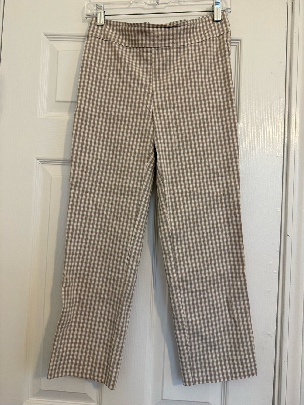 Avenue Montaigne tan and white gingham pants size 6